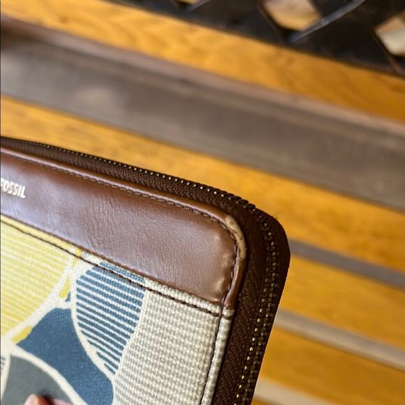 Fossil Brown and Yellow Clutch Wristlet with Artistic Floral Design - Picture 4 of 5